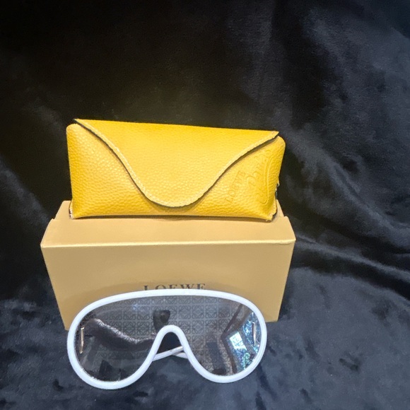 Loewe Wave Mask Sunglasses - Picture 2 of 3